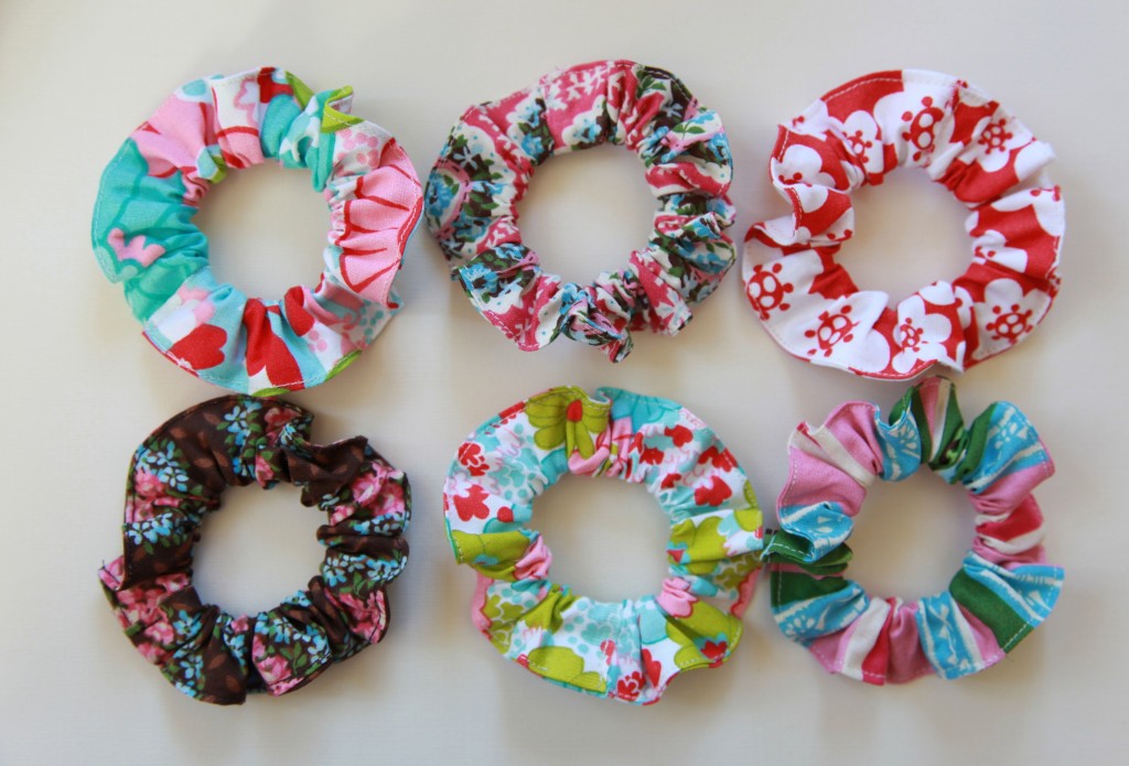how to make scrunchies minki 39 s work table christmas jelly roll fabric